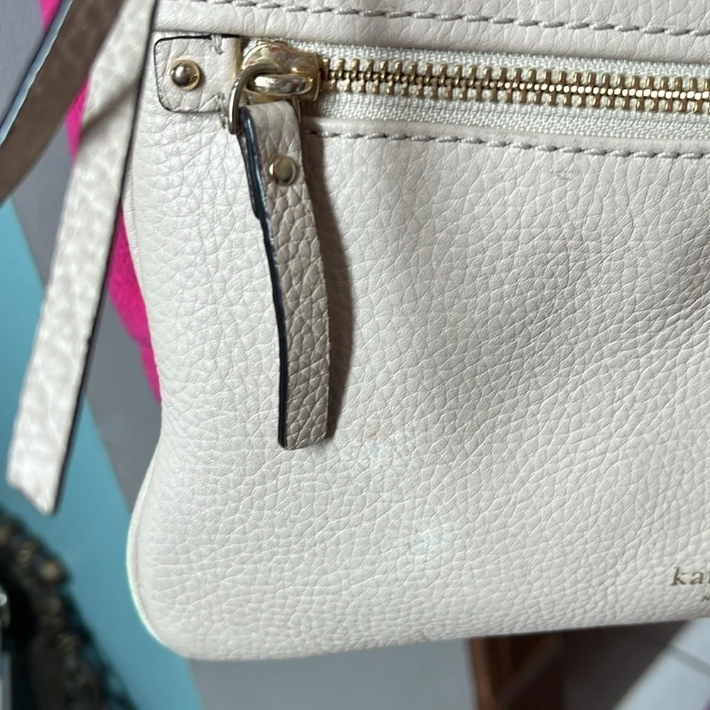 Kate Spade   Crossbody bag  beige  GUC  genuine leather pebbled    Every day bag